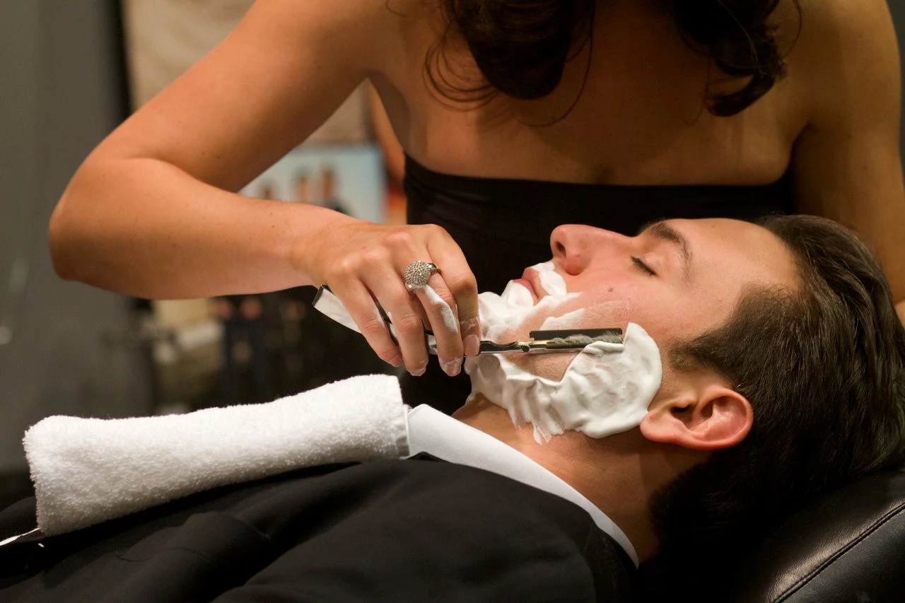 Straight-razor men's shave